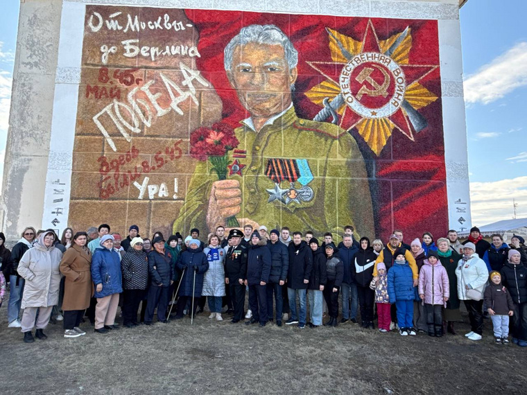 Огромный мурал открыли в Березово в День Победы