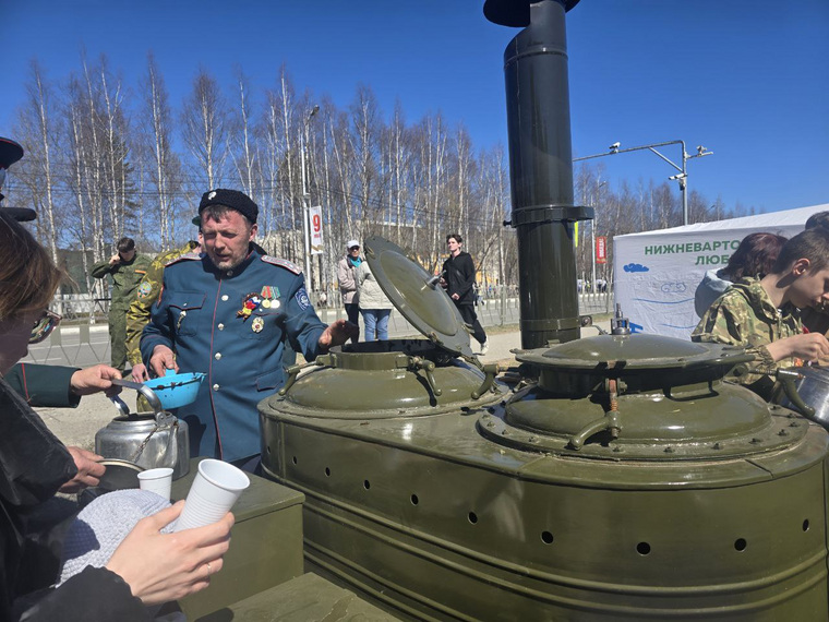 Полевая кухня в сквере Космонавтов в Нижневартовске