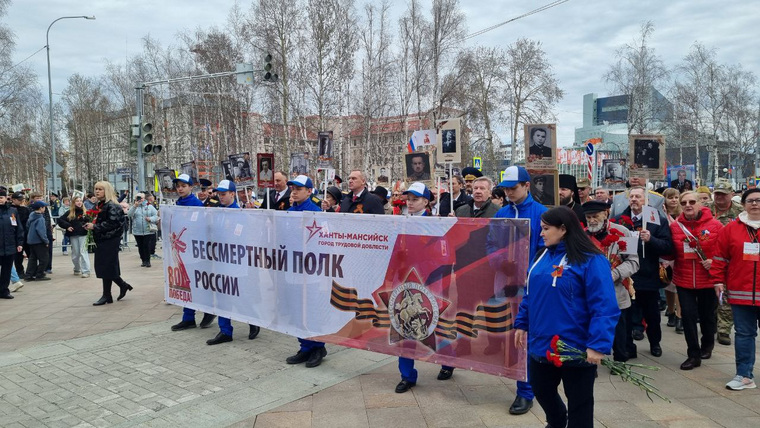 Колонна Бессмертного полка растянулась на всю улицу Ленина в окружной столице