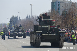 Екатеринбуржцев порадовали вторым за день парадом: техники было больше, чем в 2024-м