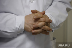 Врача заподозрили в незаконном заработке на погибших
