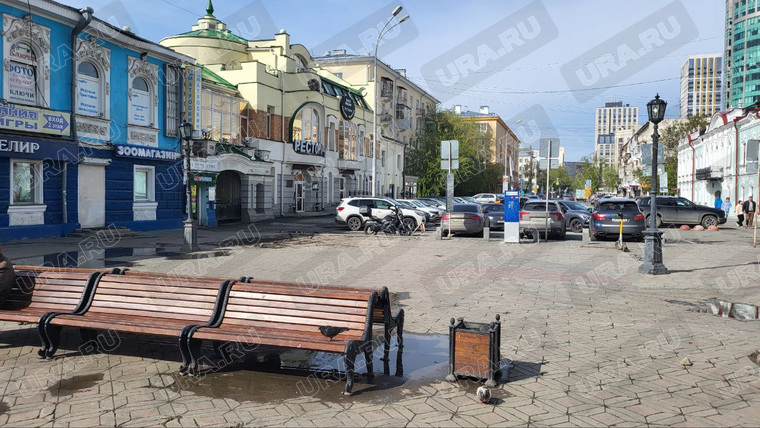 Так выглядит улица после выноса ларька