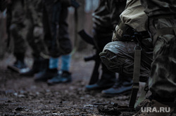 Военно-тактическая подготовка гражданского населения на полигоне. Пермь, тренировка, противостояние, боевики, военные, солдаты, война, подготовка, конфликт, вооруженные силы, бойцы, вооруженные люди, вооруженный человек, весна, солдат, мобилизация, сво, наемники, военный, бойцы сво