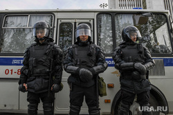 Третий день протестов против строительства храма Св. Екатерины в сквере около драмтеатра. Екатеринбург, омон