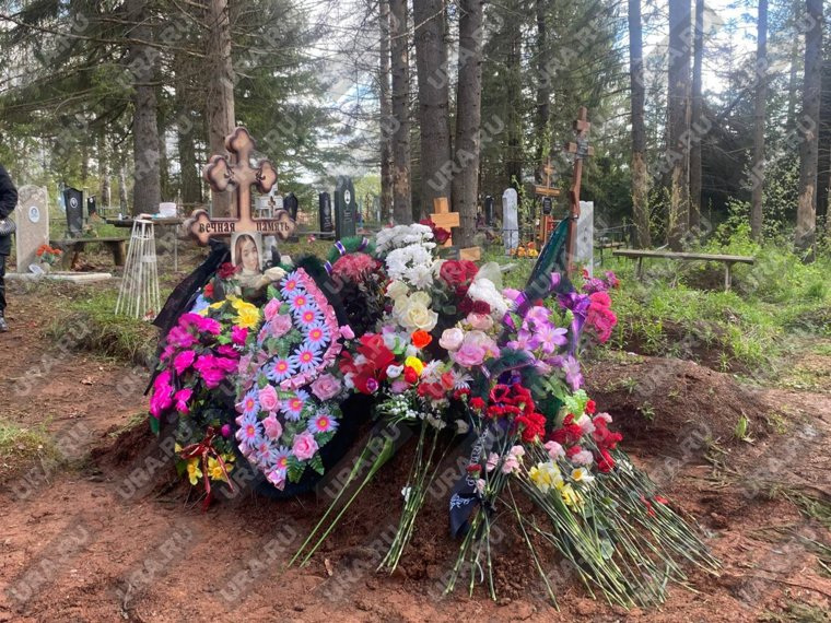 Надежда похоронена рядом с родственниками