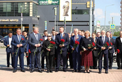 С депутатами луганского парламента и председателем Денисом Мирошниченко