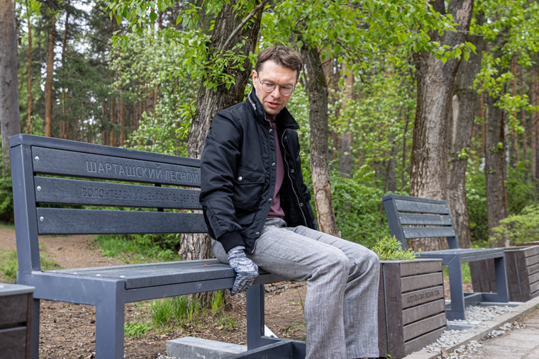 Алексей Вихарев закупил 15 экоскамеек