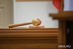 Избрание меры пресечения главе Дегтярска Вадиму Пильникову. Свердловская область, Первоуральск , суд, судебный процесс, судебное заседание, судейский молоток