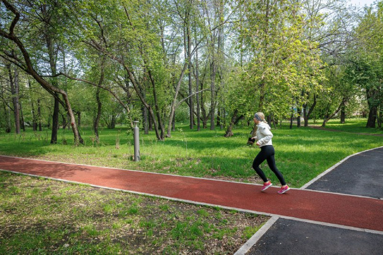 Благоустраивают парки в рамках проекта «Формирование комфортной городской среды»