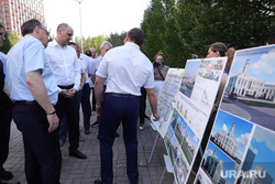 Денису Паслеру показывают планы по развитию Академического