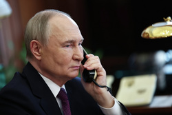 Путин также поздравил нового Папу Римского с избранием