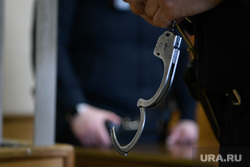 Мера пресечения обвиняемым в похищении, понуждении к действиям сексуального характера и хулиганстве. Свердловская область, Каменск-Уральский , арест, суд, мера пресечения, наручники, судебное заседание, ограничение свободы, конвой в зале суда, конвой в суде