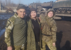 С некоторыми бойцами Ирина до сих поддерживает связь