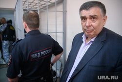 Мера пресечения Бакиру Сафарову в Ленинском районном суде. Екатеринбург , шыхлинский шахин, шыхлински шахин