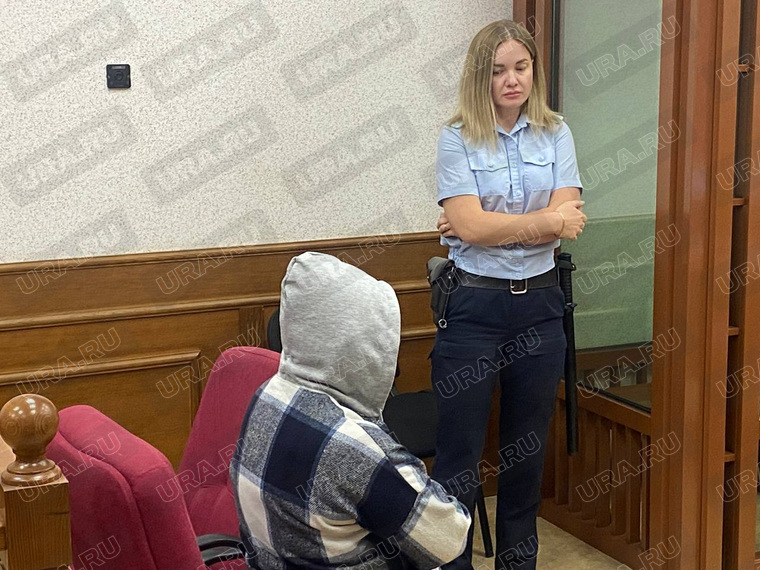 Татьяна лицо от журналистов старалась прятать