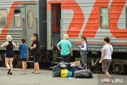 Прибытие детей из Донецка. Челябинск, вокзал, поезд, железнодорожный транспорт, трафик, пассажиры, внутренний туризм, ржд, туризм, железная дорога