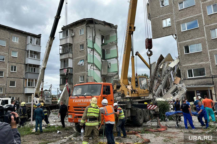 Год назад обрушился дом в Нижнем Тагиле: трагедия глазами фотокоров URA.RU