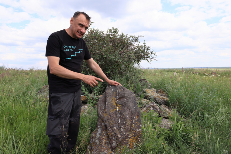 На старинном казахском кладбище в Чесменском районе