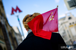 Митинг коммунистов на Пушкинской площади с участием депутатов от КПРФ. Москва, флаг ссср, кпрф, митинг, коммунисты, красные флаги