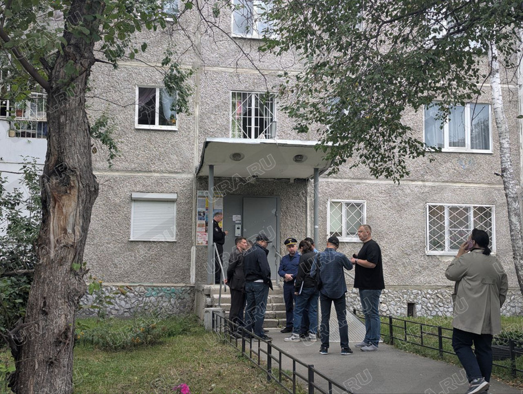 На месте работают силовики разных ведомств