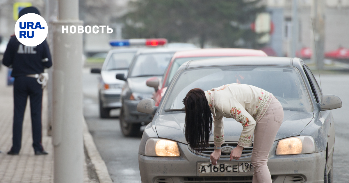 Грязные номера. Грязная машина на дороге. Грязный номер автомобиля. Нечитаемые номера на машине. Грязные номера на машине.