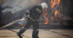 В Екатеринбурге горит завод «Роскосмоса»