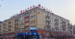 В Кургане у гостиницы «Москва» строительные леса рухнули на голову прохожему