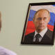 Пермские слухи: портрет Путина заворожил чиновницу
