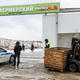 На скандальном рынке под Челябинском идет стройка. Фото