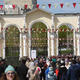 У входа на главную площадку Дня Победы в Екатеринбурге огромная очередь. Онлайн-трансляция