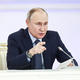 Путин назвал горячей ситуацию с паводками и пожарами: что поручил президент главам МЧС и Минприроды